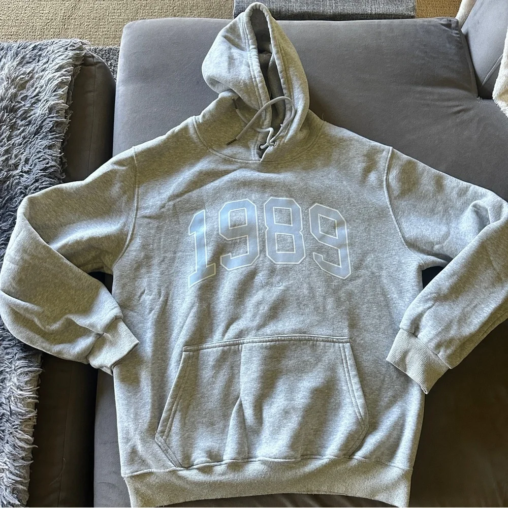Taylor Swift Eras Tour Gray 1989 Album Gray Hoodie Concert 80’s Medium Casual - Picture 2 of 8